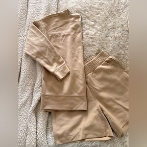 Mondetta Light Tan Lounge Set